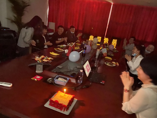 生日会读书1.jpg 生日会读书1.jpg